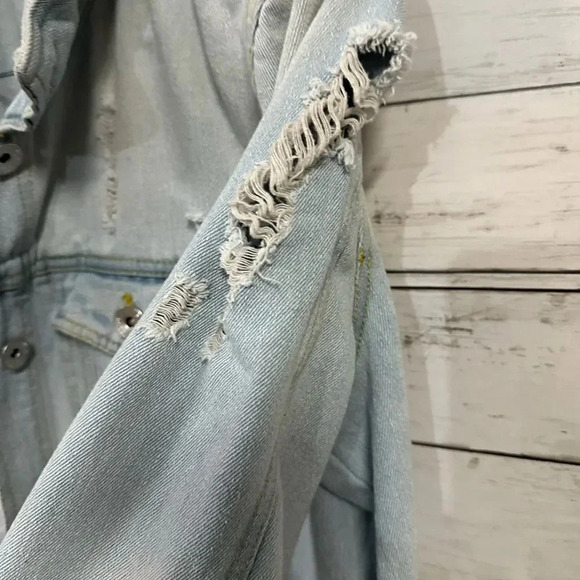 Cavalini Distressed Light Denim Oversized Fit Jacket Size L - Picture 5 of 7